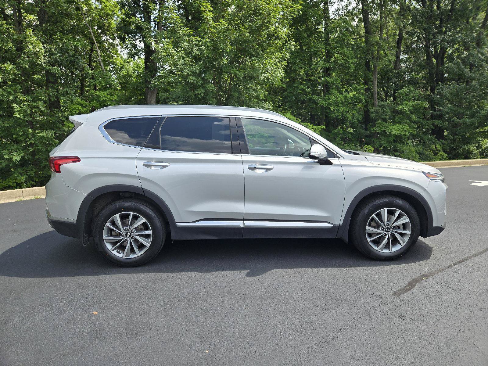 Used 2019 Hyundai Santa Fe AWD image 2