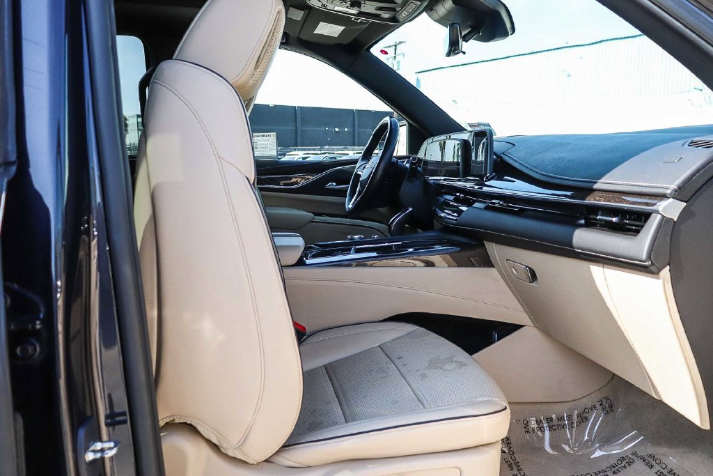 Used 2023 Cadillac Escalade Premium Luxury w/ Performance Package AWD/4WD image 18