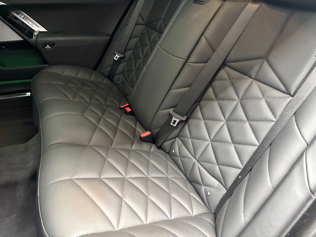 Used 2025 BMW 740i w/ Premium Package RWD image 41