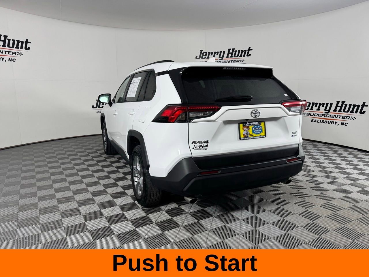 Used 2025 Toyota RAV4 XLE image 9