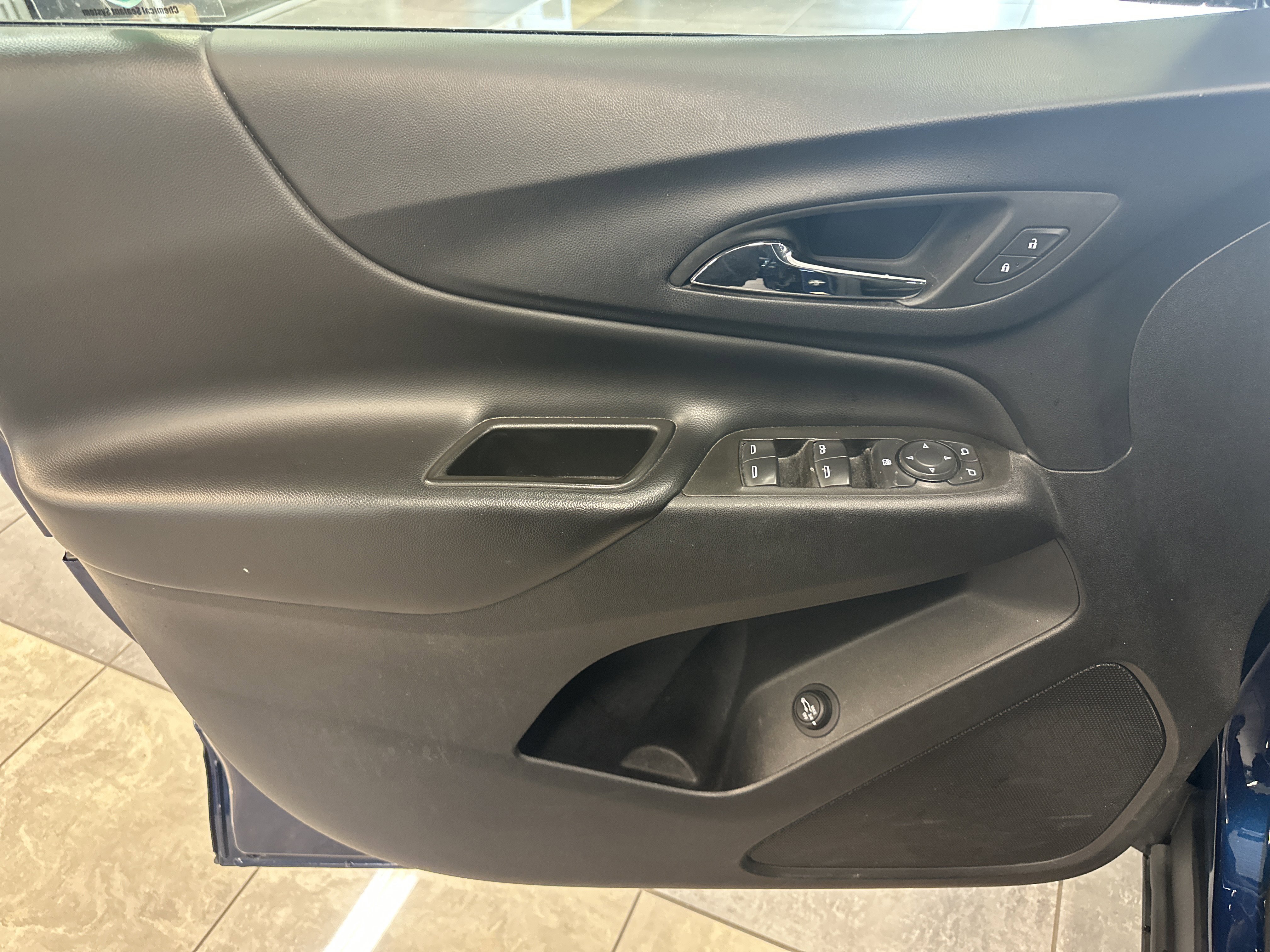 Used 2023 Chevrolet Equinox LT FWD image 17