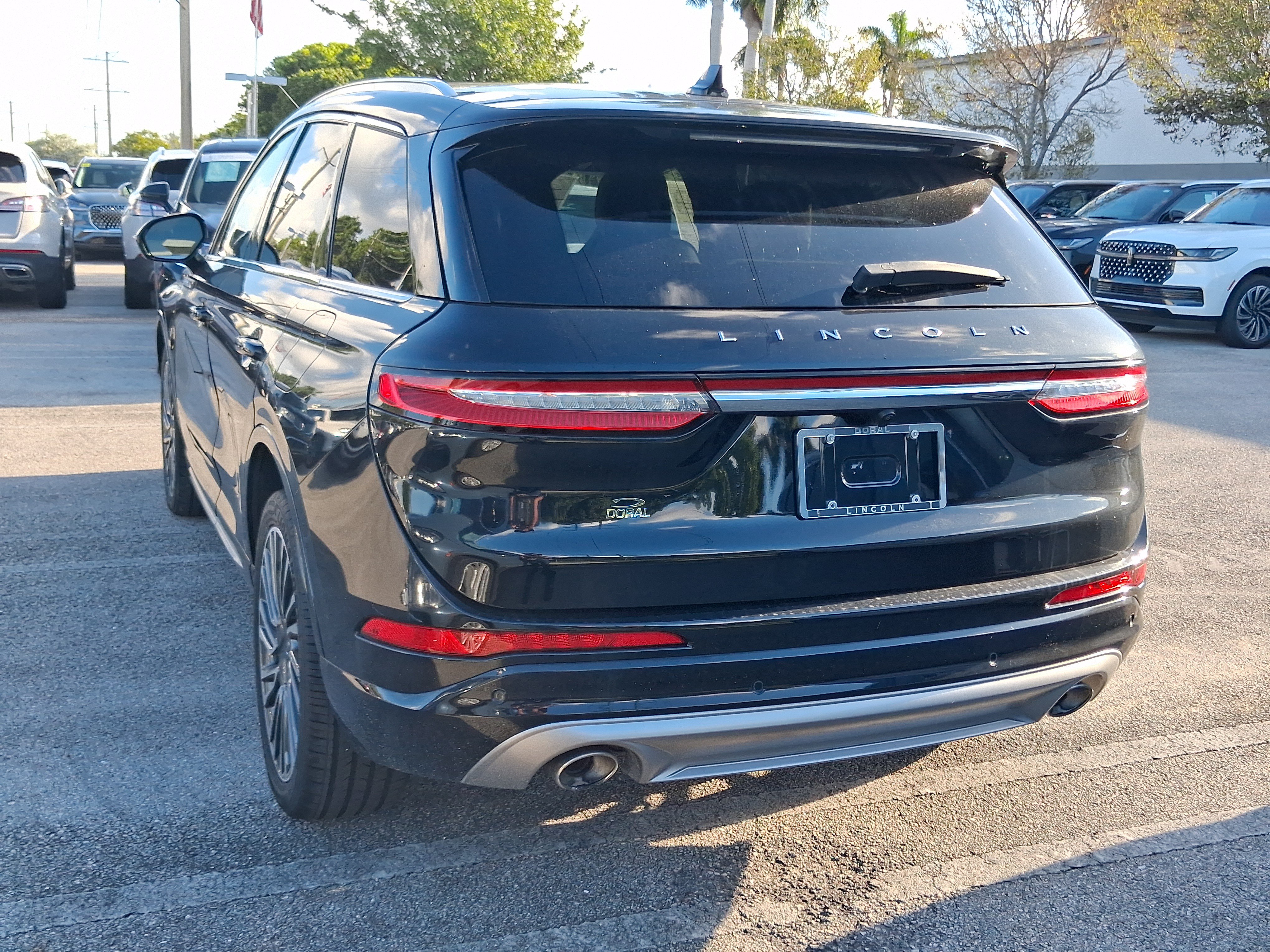 Certified 2020 Lincoln Corsair Reserve w/ Appearance Package FWD image 3