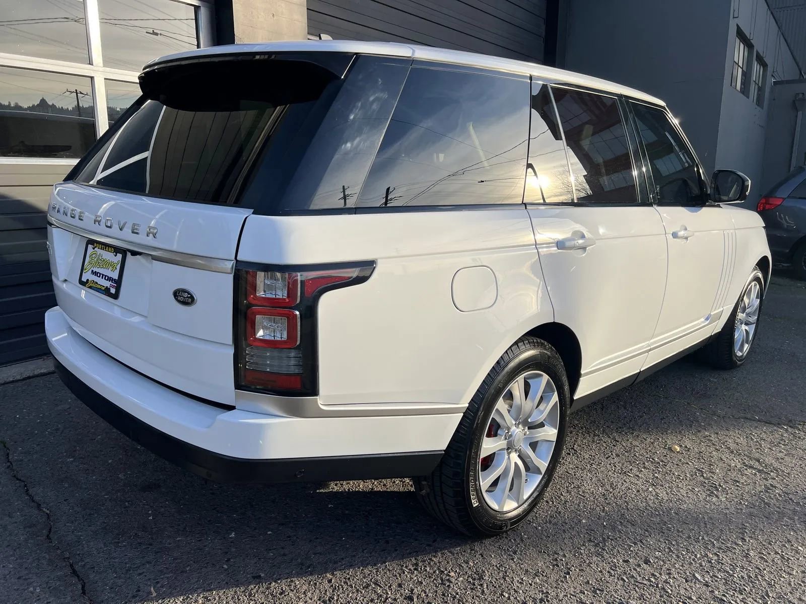 Used 2016 Land Rover Range Rover HSE image 6