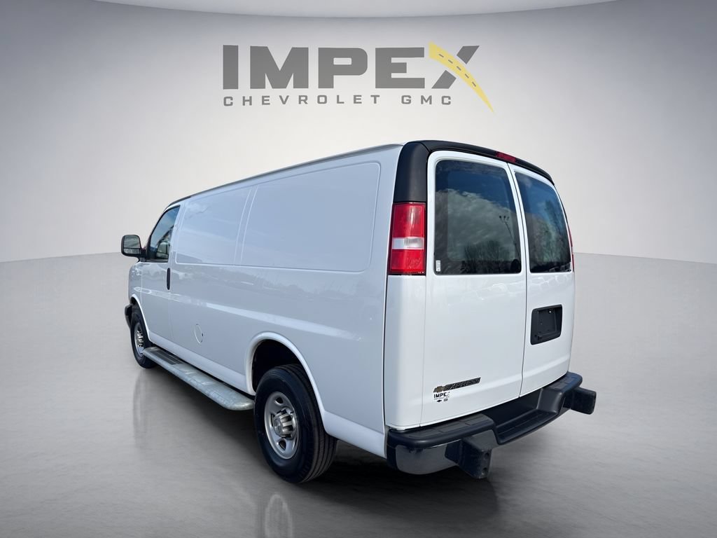 Used 2024 Chevrolet Express 2500 w/ Driver Convenience Package RWD image 3