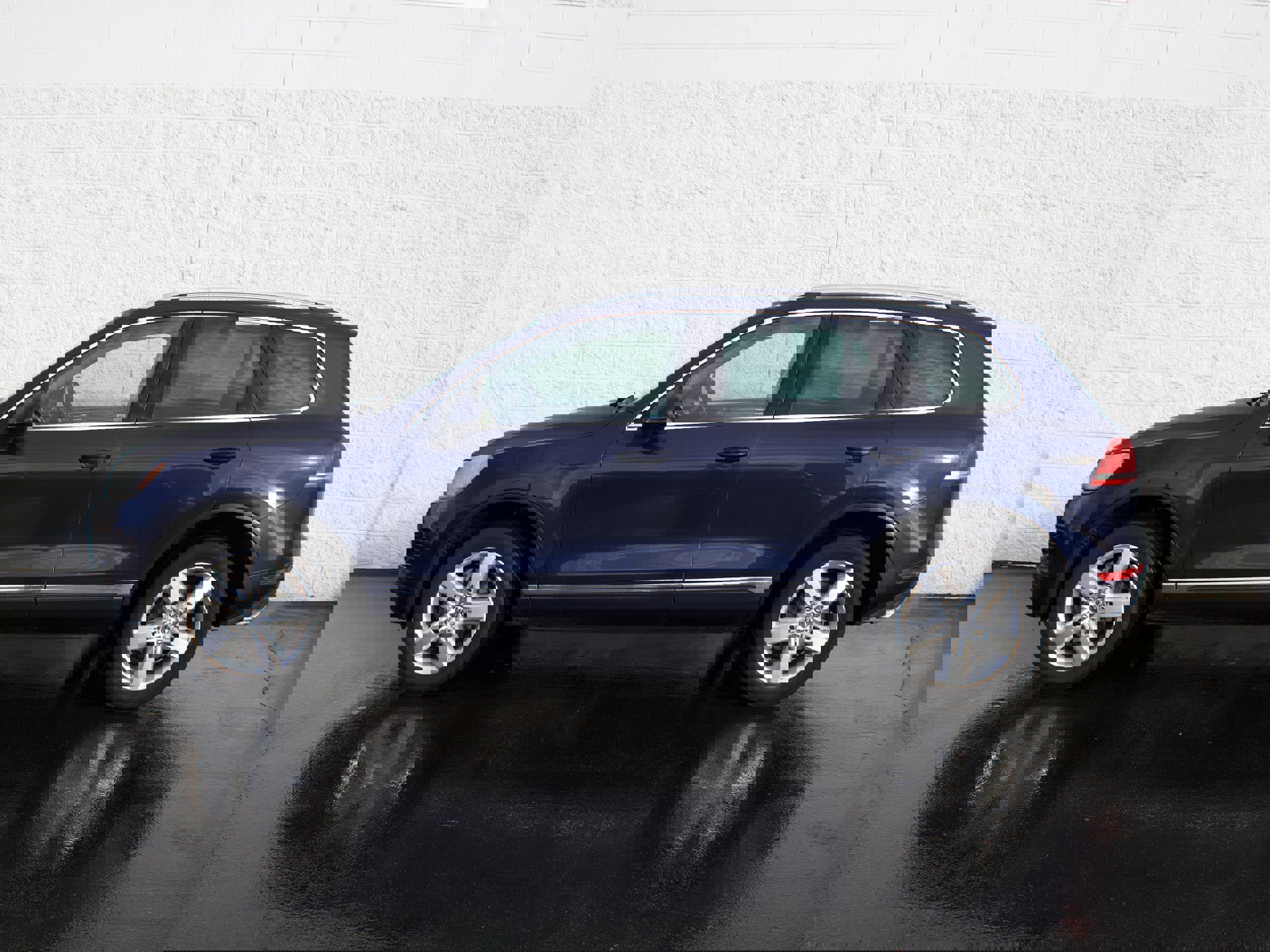 Used 2013 Volkswagen Touareg Executive image 4