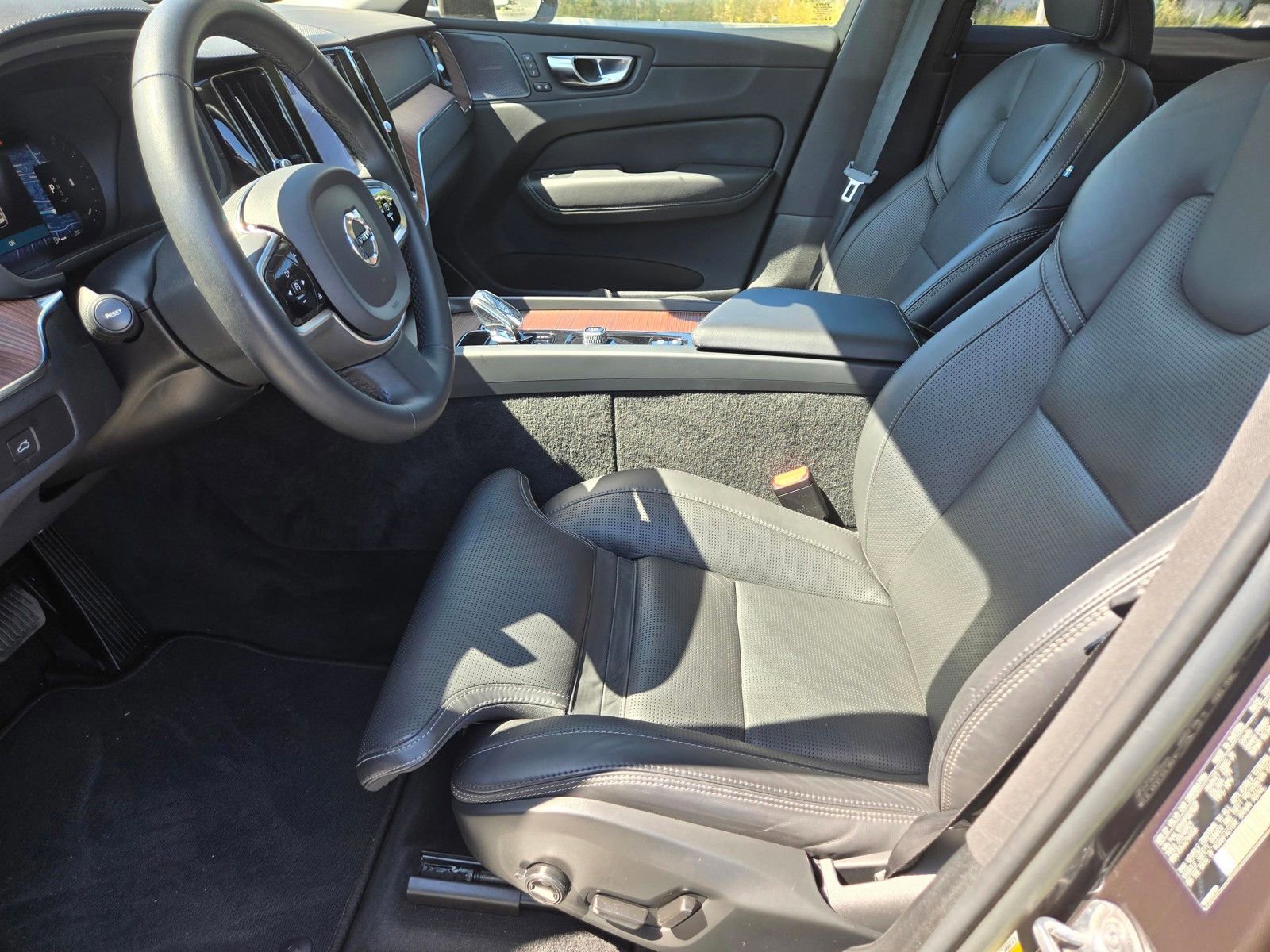 Certified 2023 Volvo XC60 B5 Ultimate AWD/4WD image 10