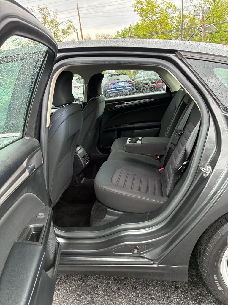 Used 2018 Ford Fusion SE w/ Fusion SE Technology Package FWD image 22