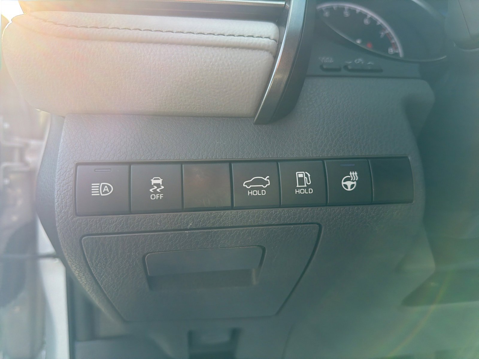 Used 2024 Toyota Camry SE image 7