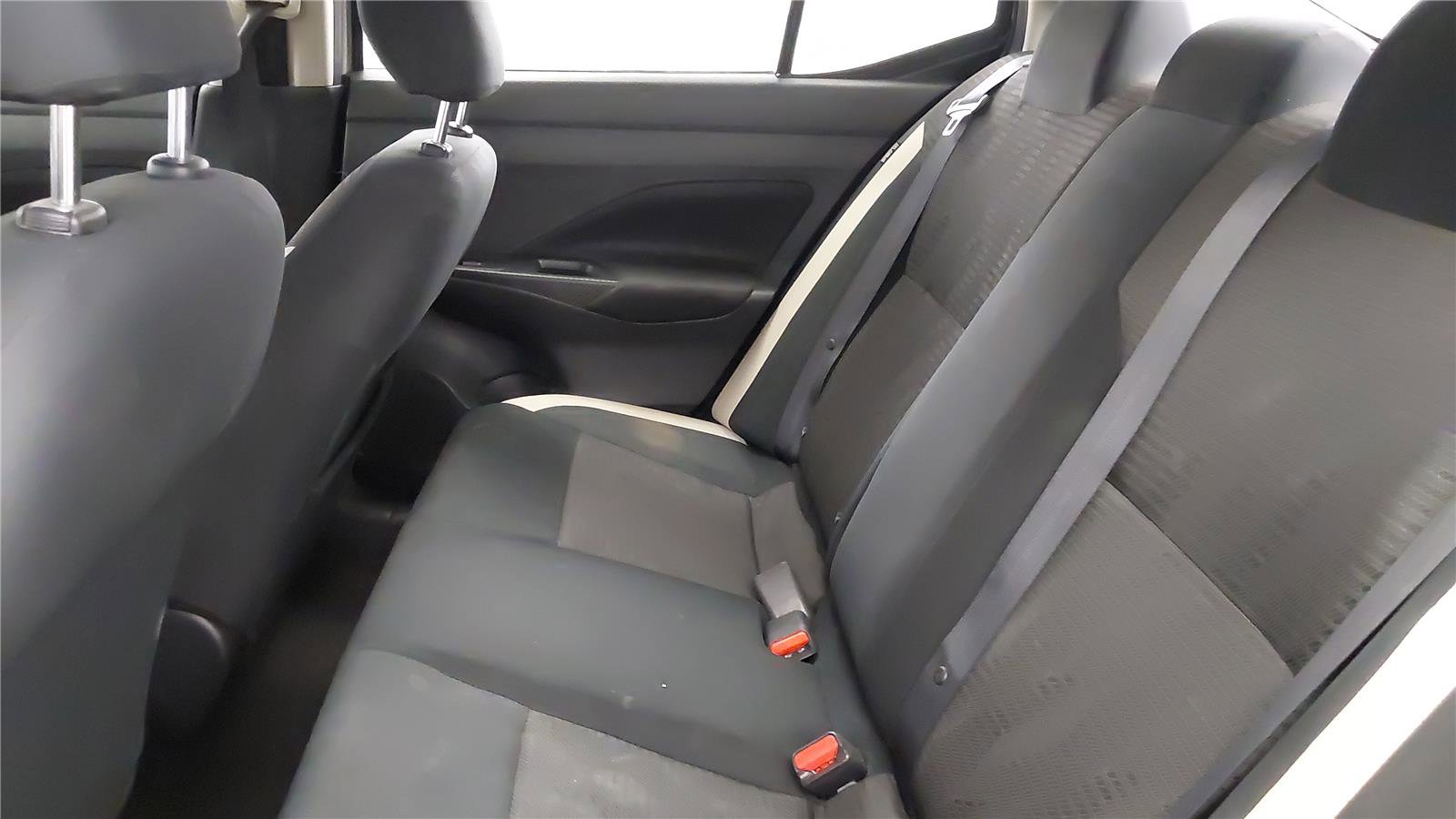 Used 2022 Nissan Versa SV image 21