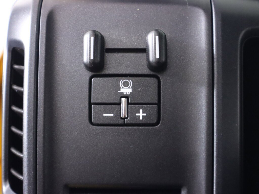 Used 2018 Chevrolet Silverado 1500 W/T w/ Trailering Package AWD/4WD image 11