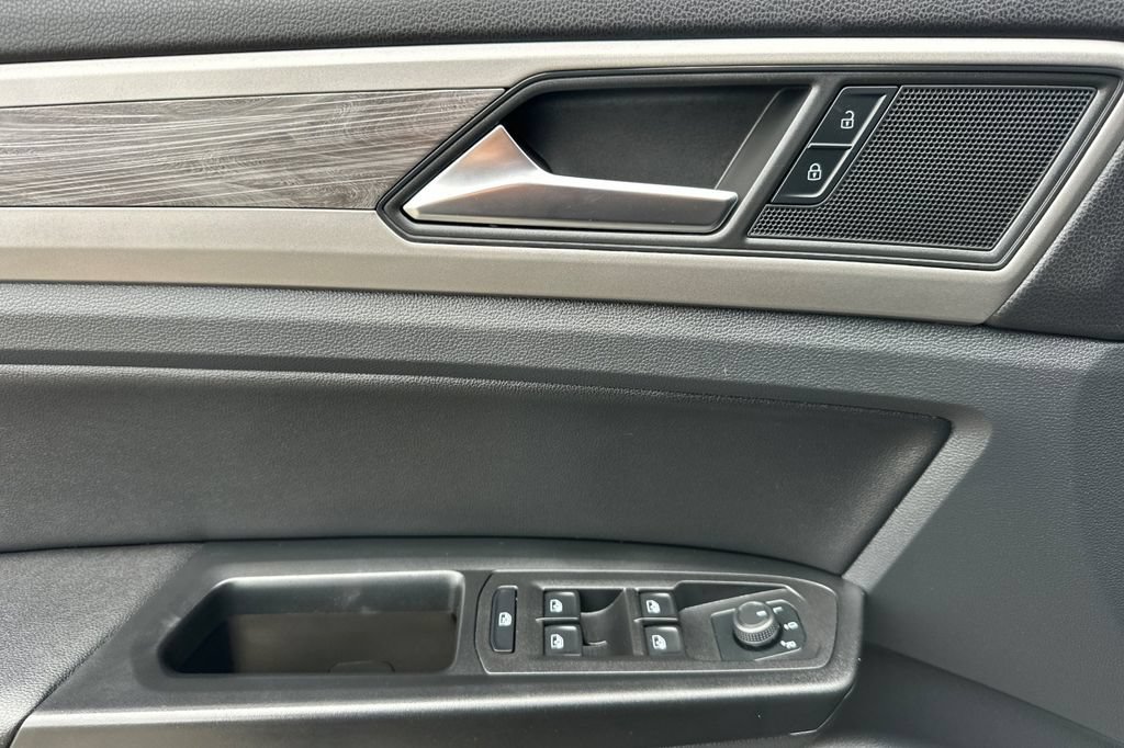 Used 2020 Volkswagen Atlas Cross Sport SE FWD image 11
