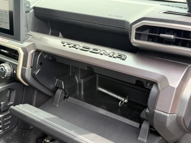 Used 2025 Toyota Tacoma SR5 AWD/4WD image 20