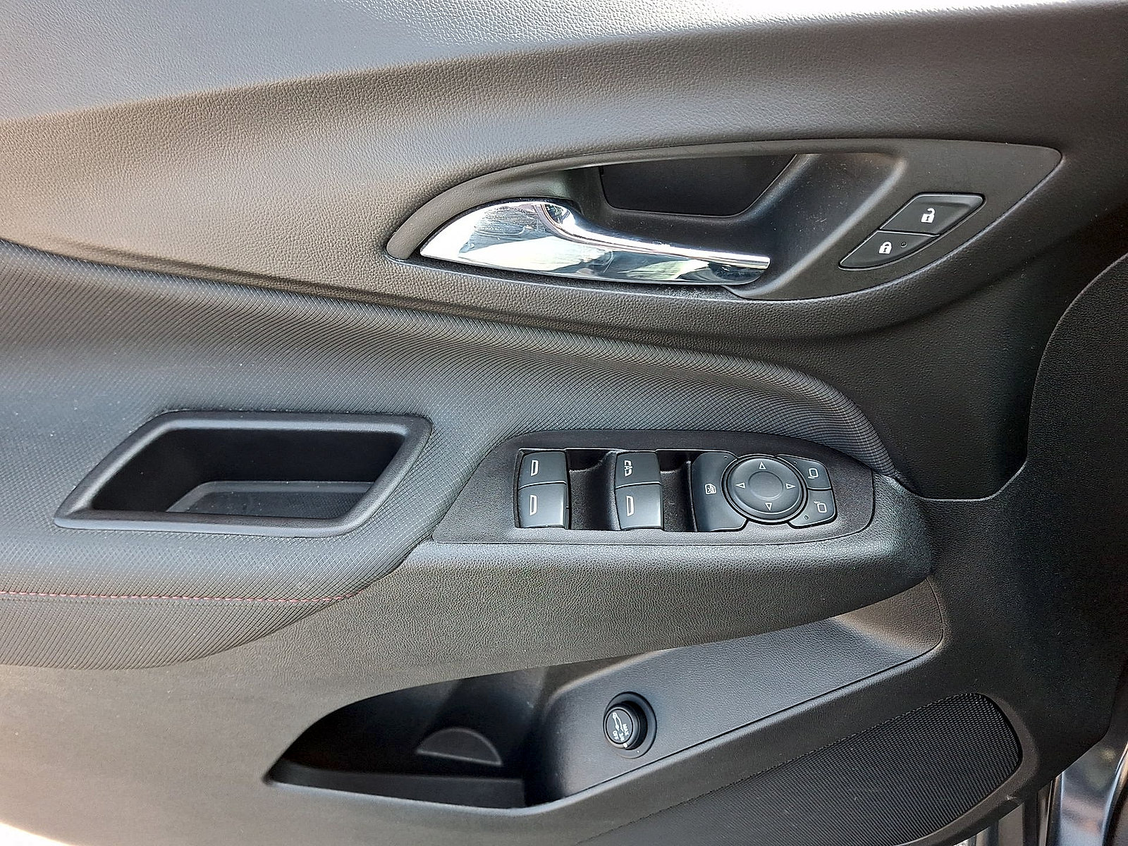 Used 2022 Chevrolet Equinox RS FWD image 10