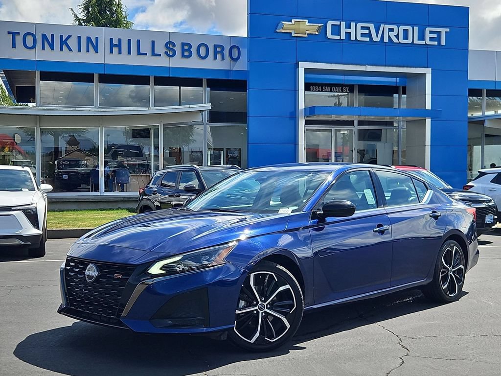 Used 2024 Nissan Altima 2.5 SR FWD image 2
