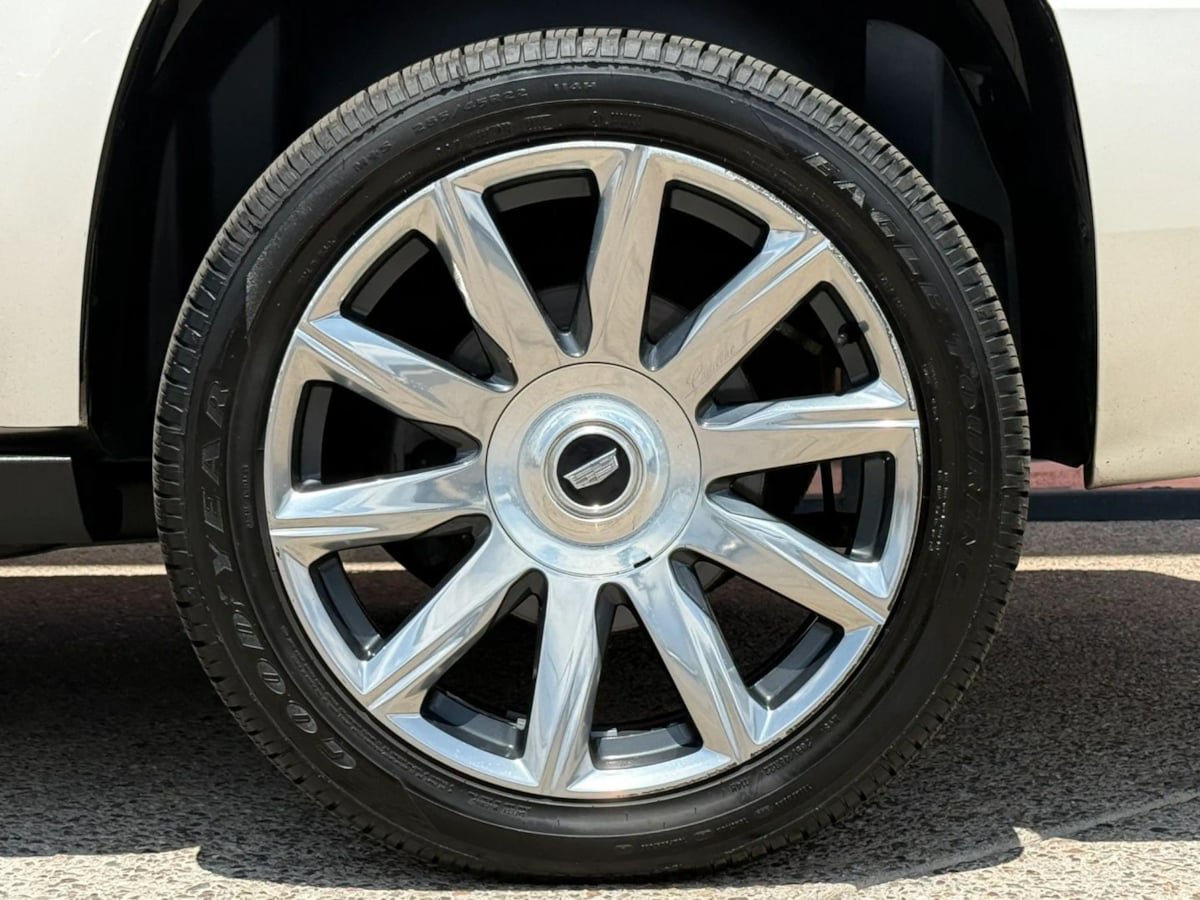 Used 2013 Cadillac Escalade Platinum AWD/4WD image 27