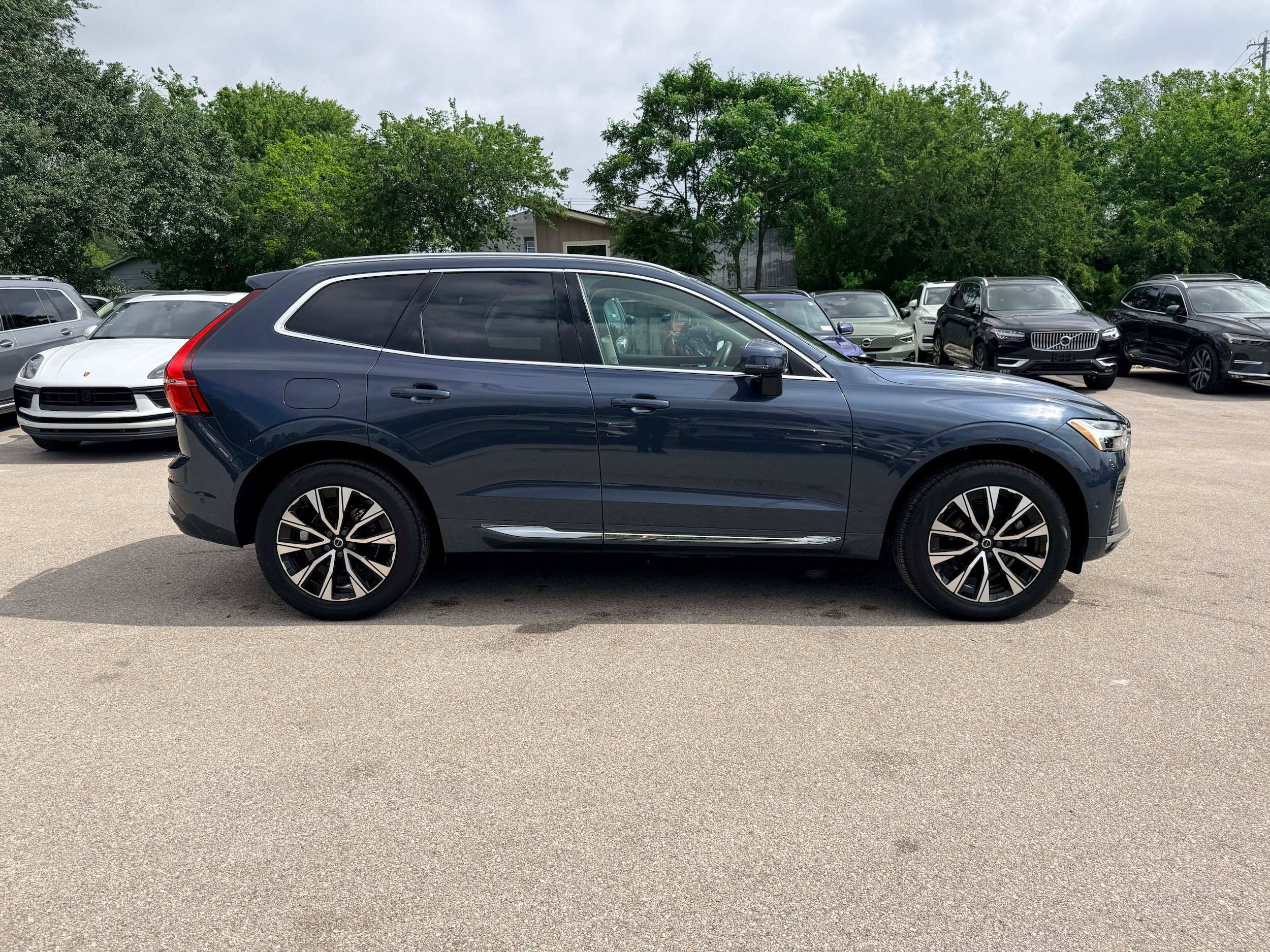 Certified 2023 Volvo XC60 B5 Plus w/ Climate Package AWD/4WD image 7