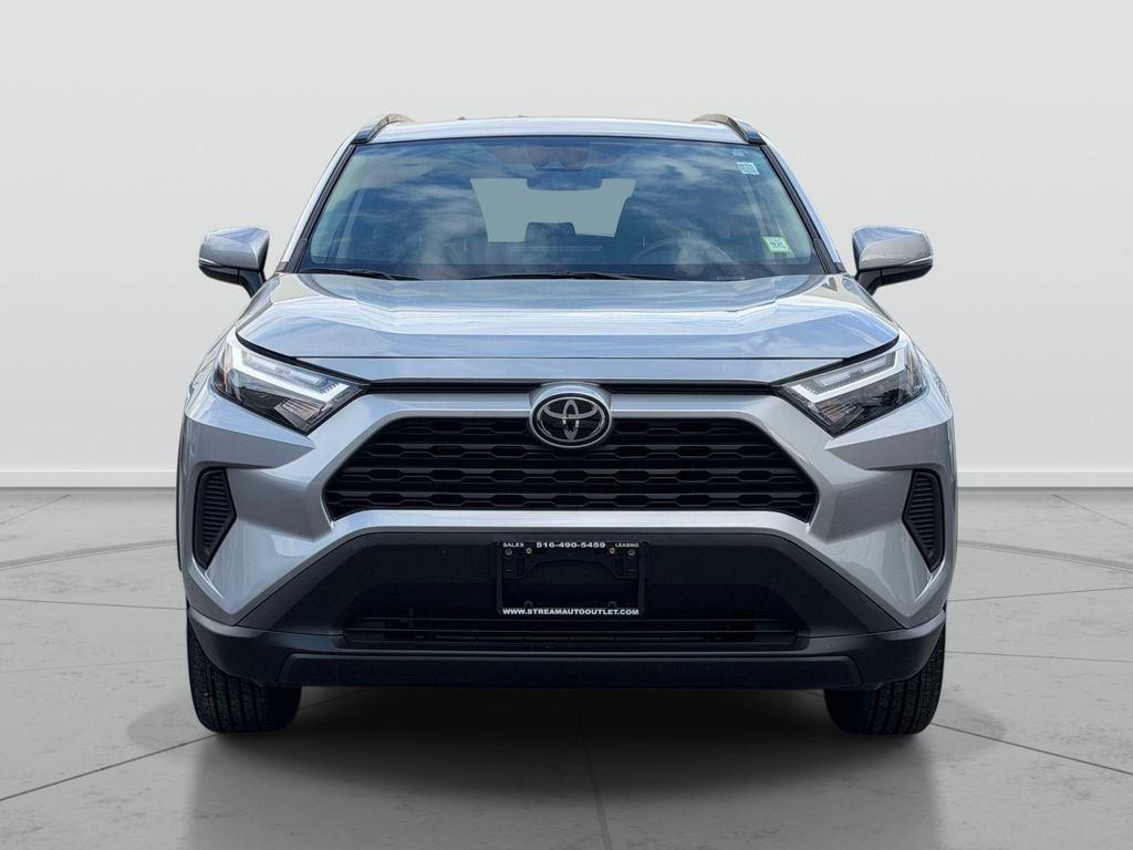 Used 2024 Toyota RAV4 XLE AWD/4WD image 2
