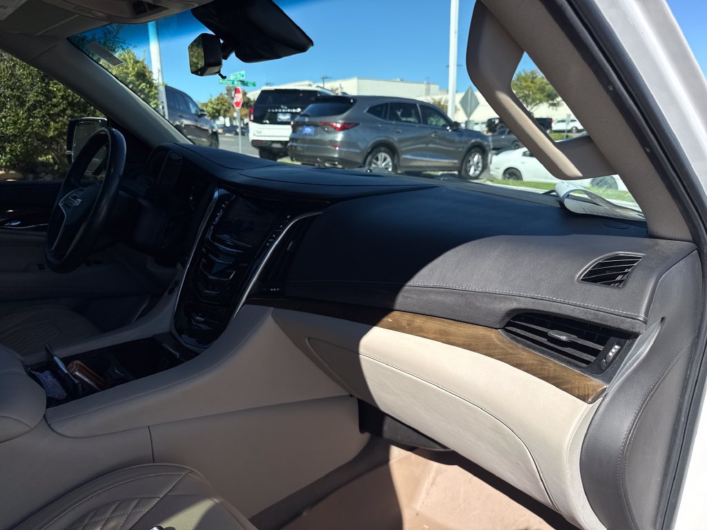 Used 2019 Cadillac Escalade Luxury RWD image 31