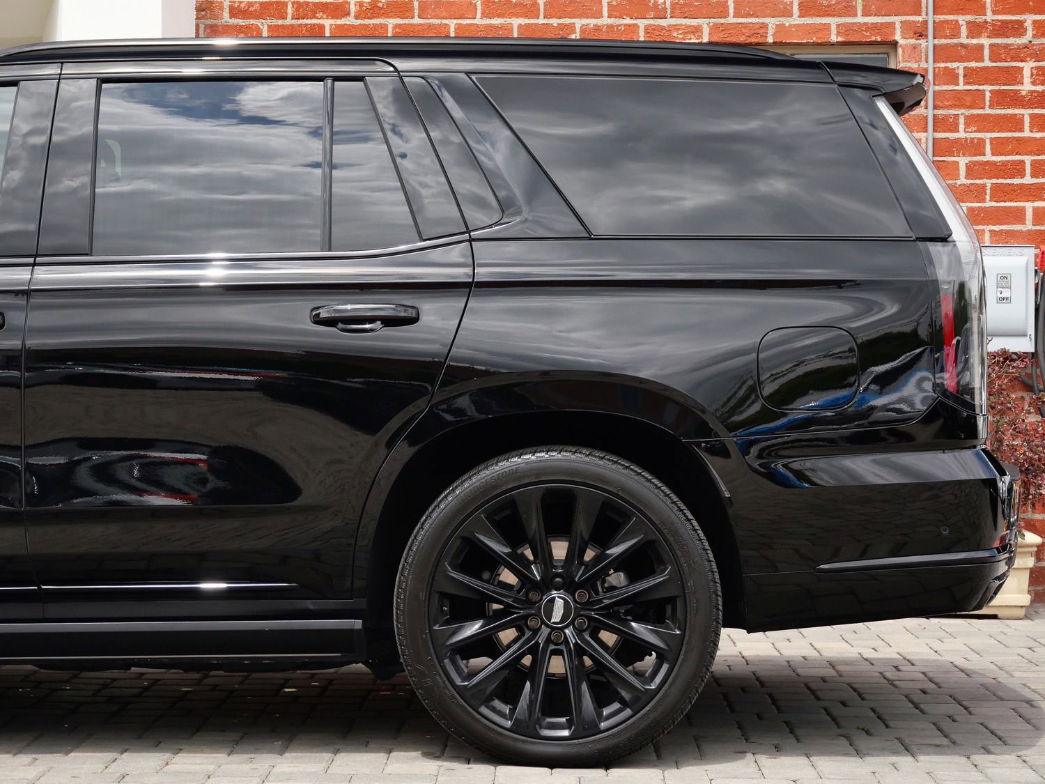 Used 2025 Cadillac Escalade Sport Platinum w/ LPO, ONYX Package AWD/4WD image 10