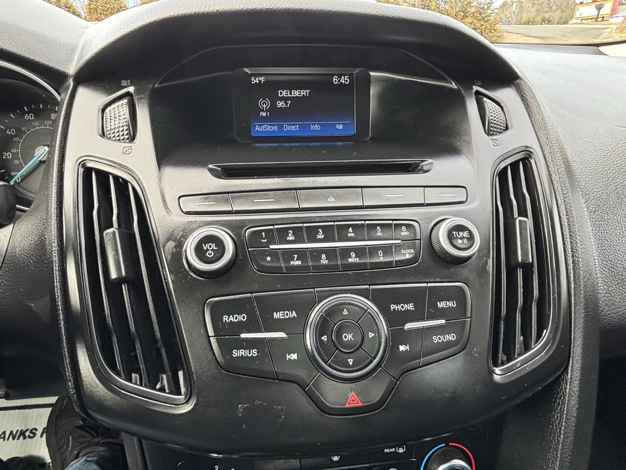 Used 2017 Ford Focus SE image 14