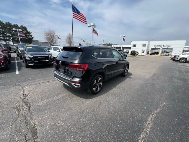 Used 2023 Volkswagen Taos SE w/ Panoramic Sunroof Package AWD/4WD image 5