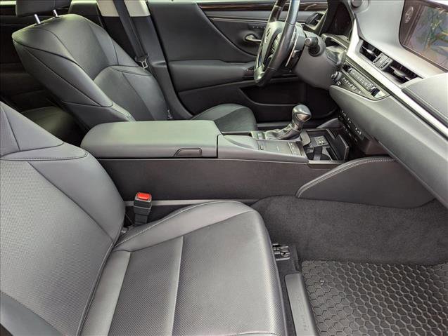 Used 2019 Lexus ES 300h ES 300h w/ Premium Package image 21