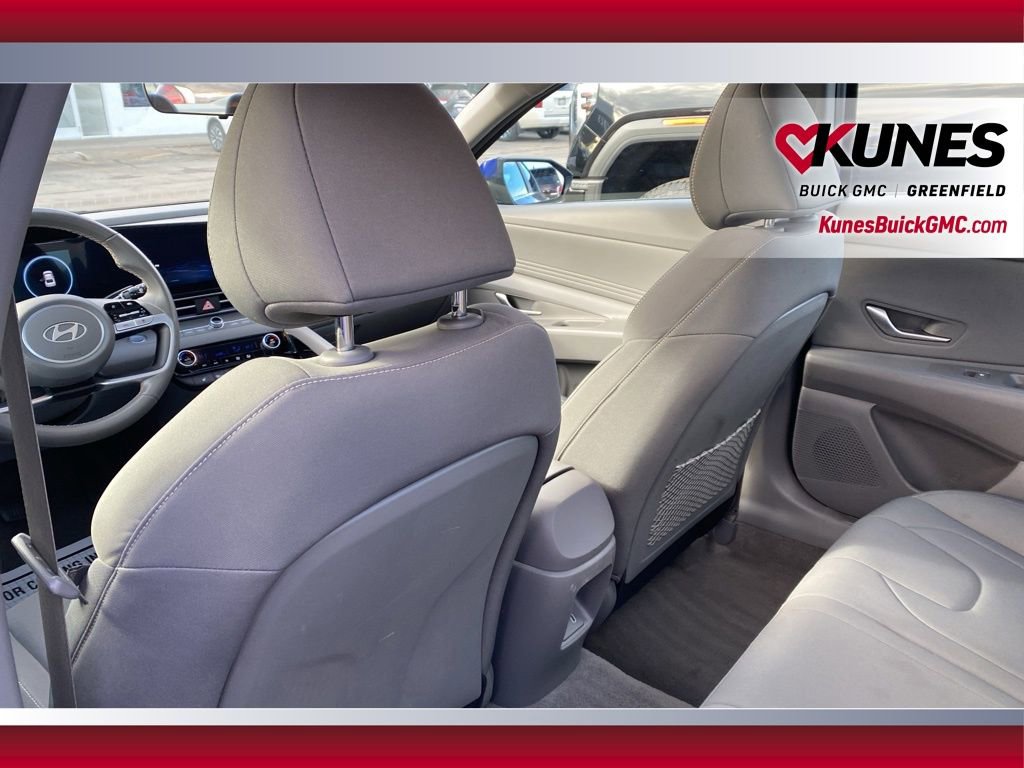 Used 2025 Hyundai Elantra SEL image 35