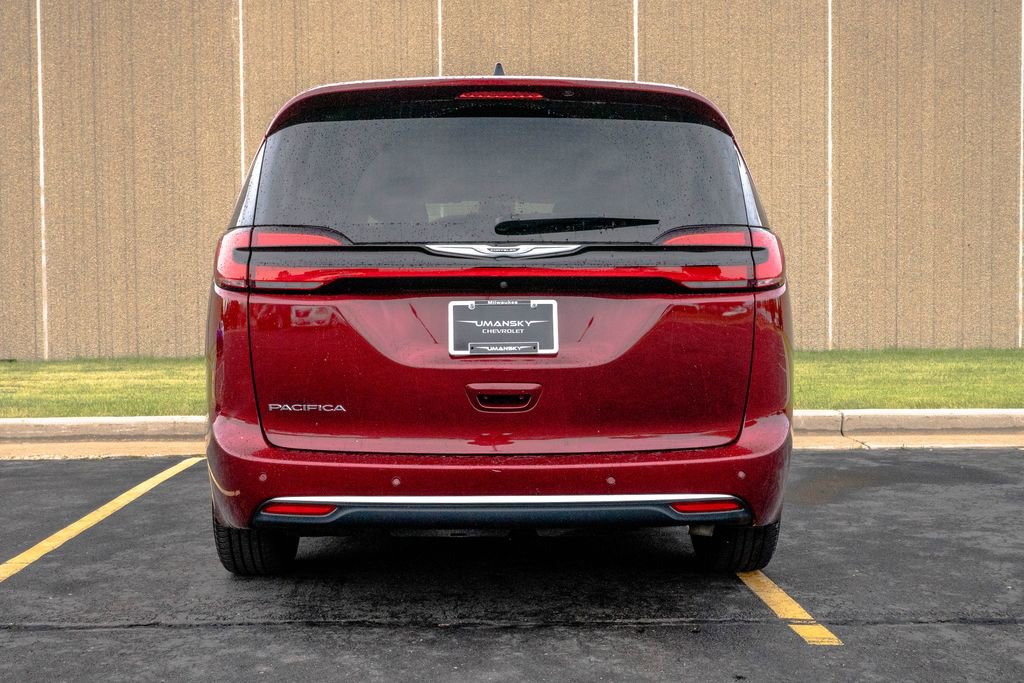 Used 2023 Chrysler Pacifica Touring-L FWD image 8