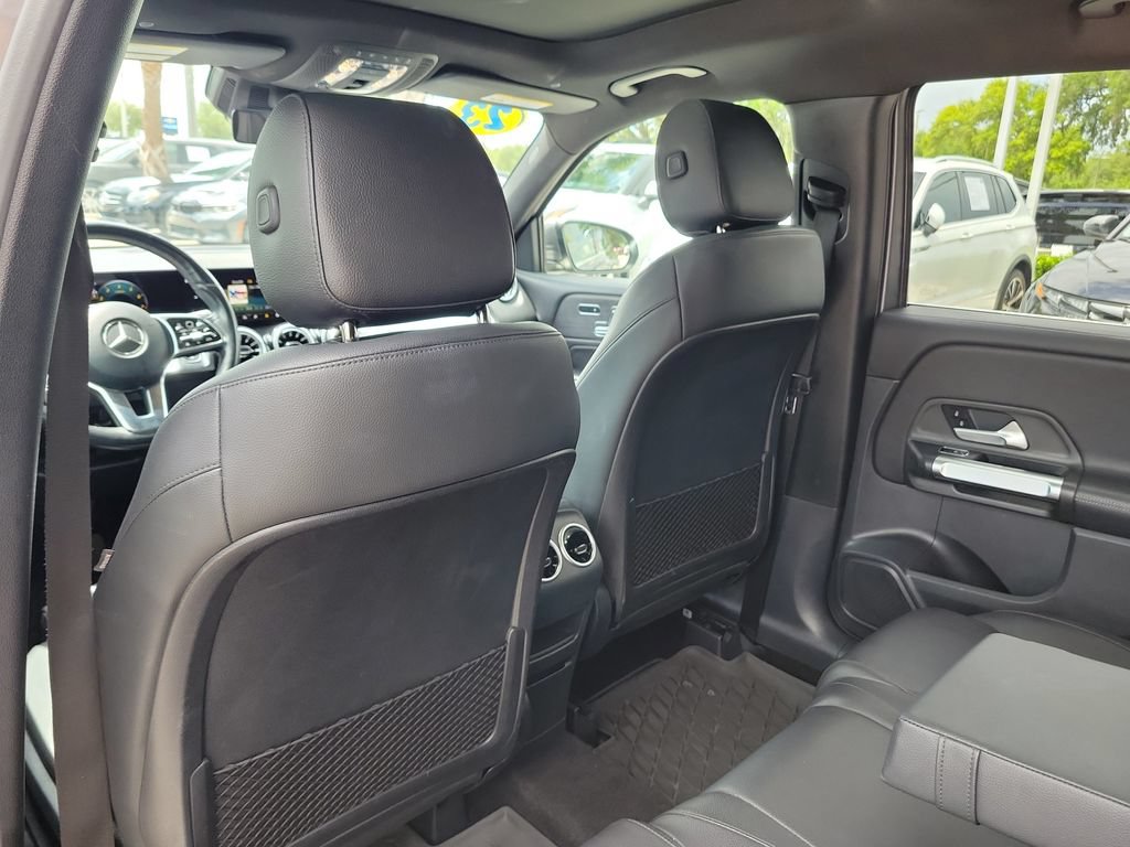 Used 2023 Mercedes-Benz GLB 250 4MATIC w/ Premium Package image 11