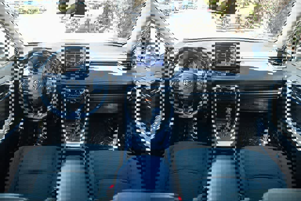 Used 2022 Toyota RAV4 LE FWD image 14