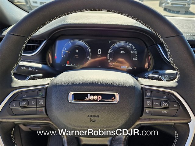 New 2025 Jeep Grand Cherokee Limited w/ Black Appearance Package image 24