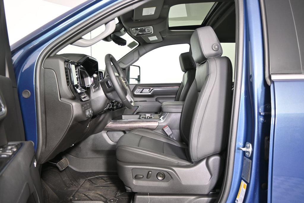 New 2026 Chevrolet Silverado 2500 LTZ w/ LTZ Convenience Package AWD/4WD image 21