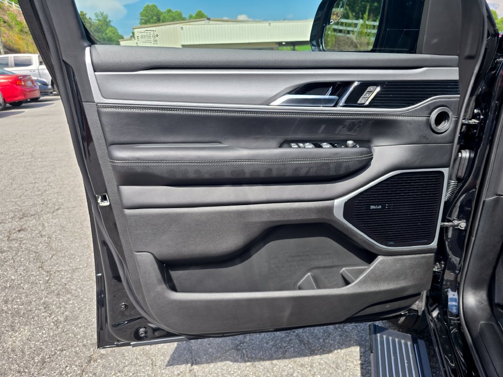 New 2026 Jeep Grand Wagoneer L Limited AWD/4WD image 35