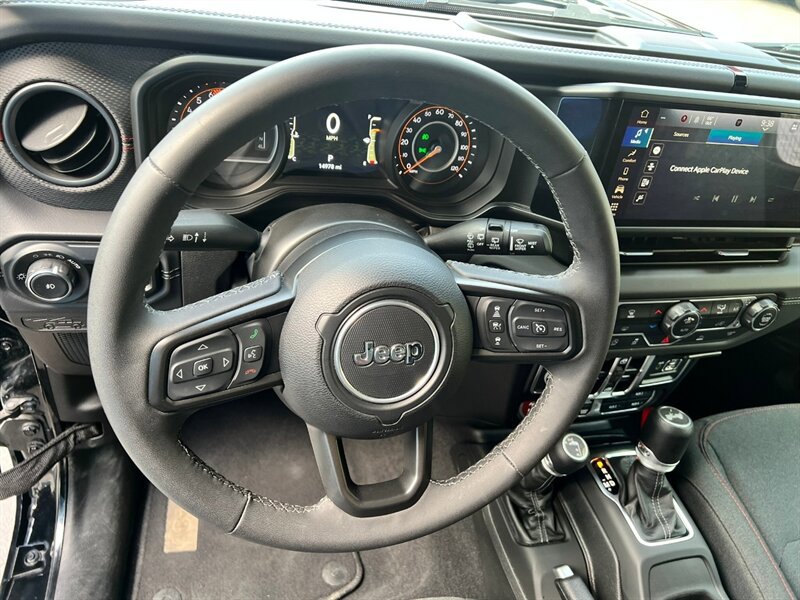 Used 2025 Jeep Wrangler Unlimited Rubicon AWD/4WD image 28