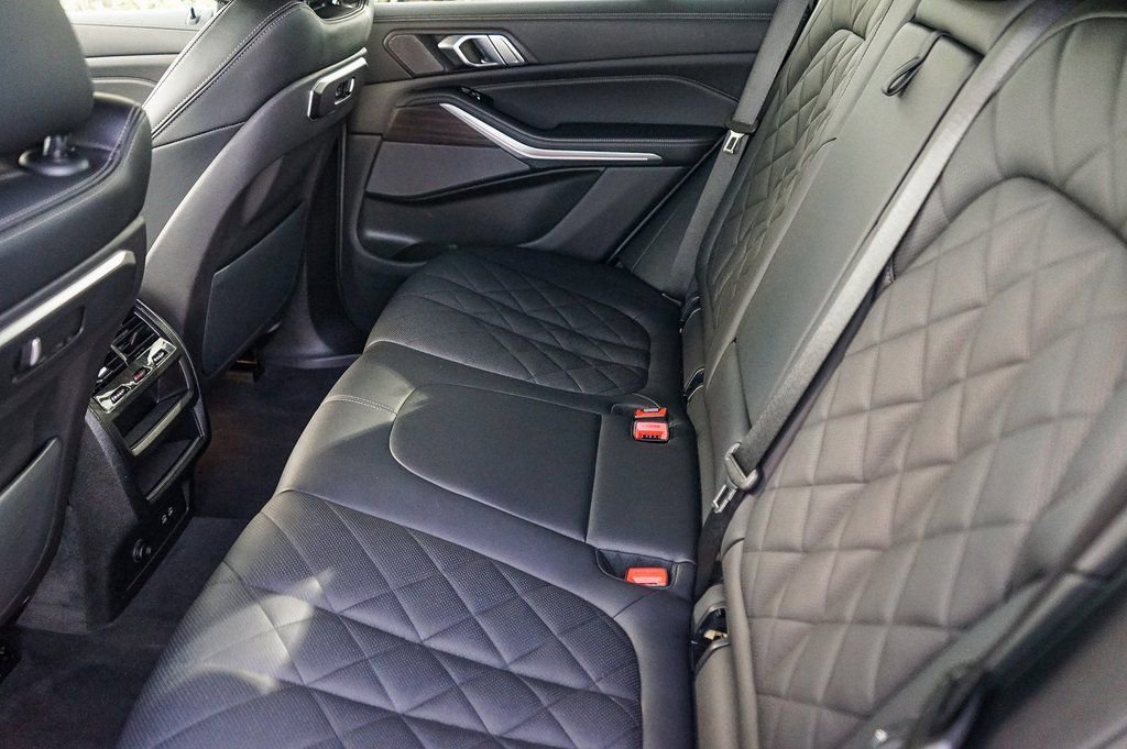 Used 2024 BMW X5 sDrive40i w/ Premium Package image 5