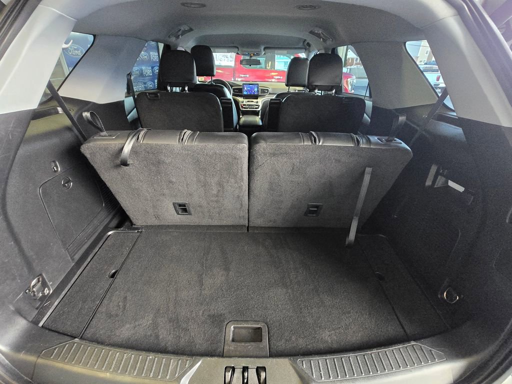 Used 2022 Ford Explorer XLT w/ Equipment Group 202A image 10