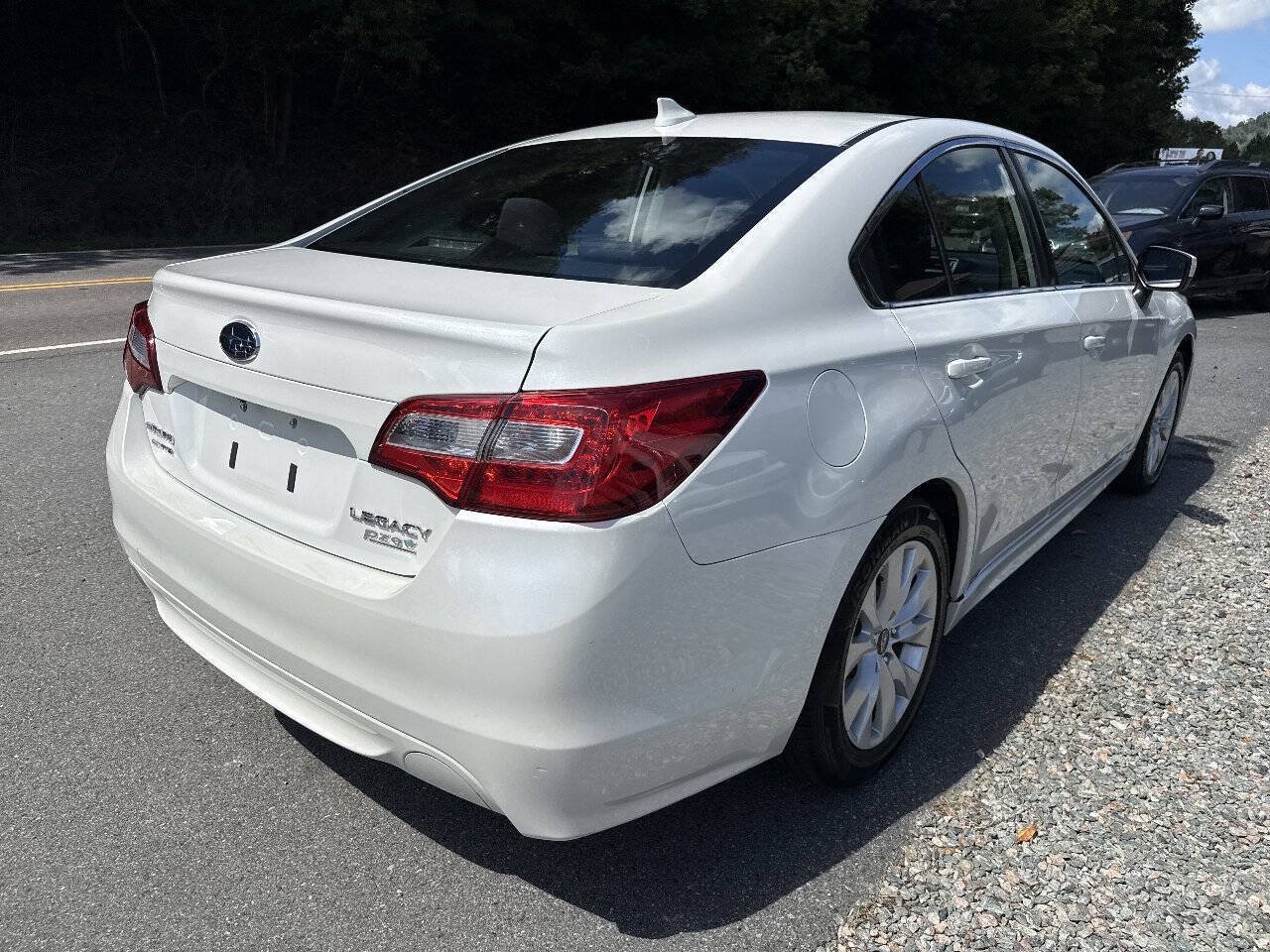 Used 2017 Subaru Legacy 2.5i Premium AWD/4WD image 5