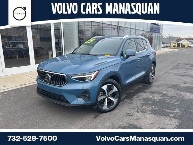 Certified 2025 Volvo XC40 B5 Plus image 1