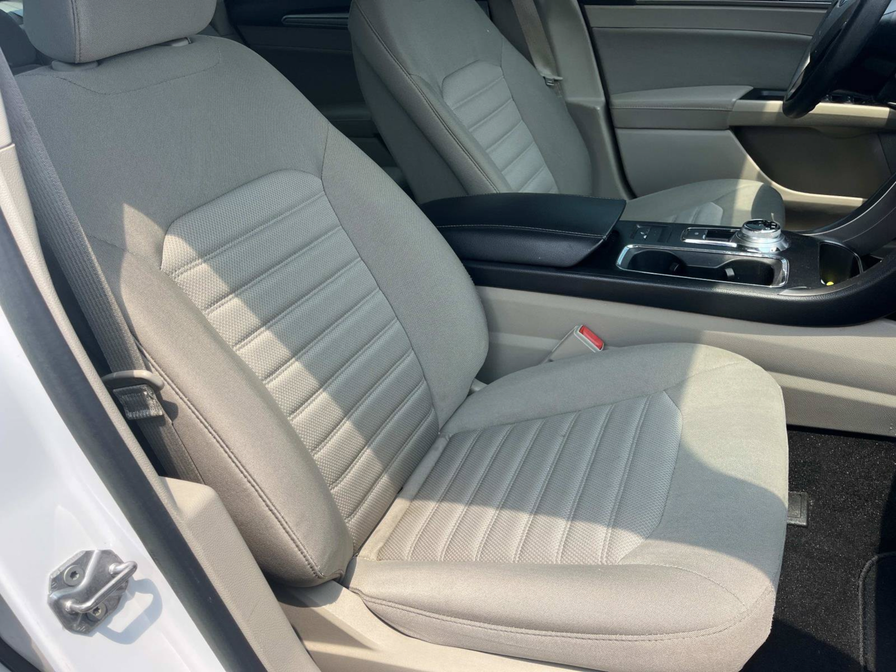 Used 2019 Ford Fusion SE FWD image 23