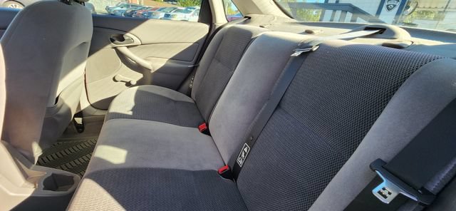 Used 2003 Ford Focus LX FWD image 10