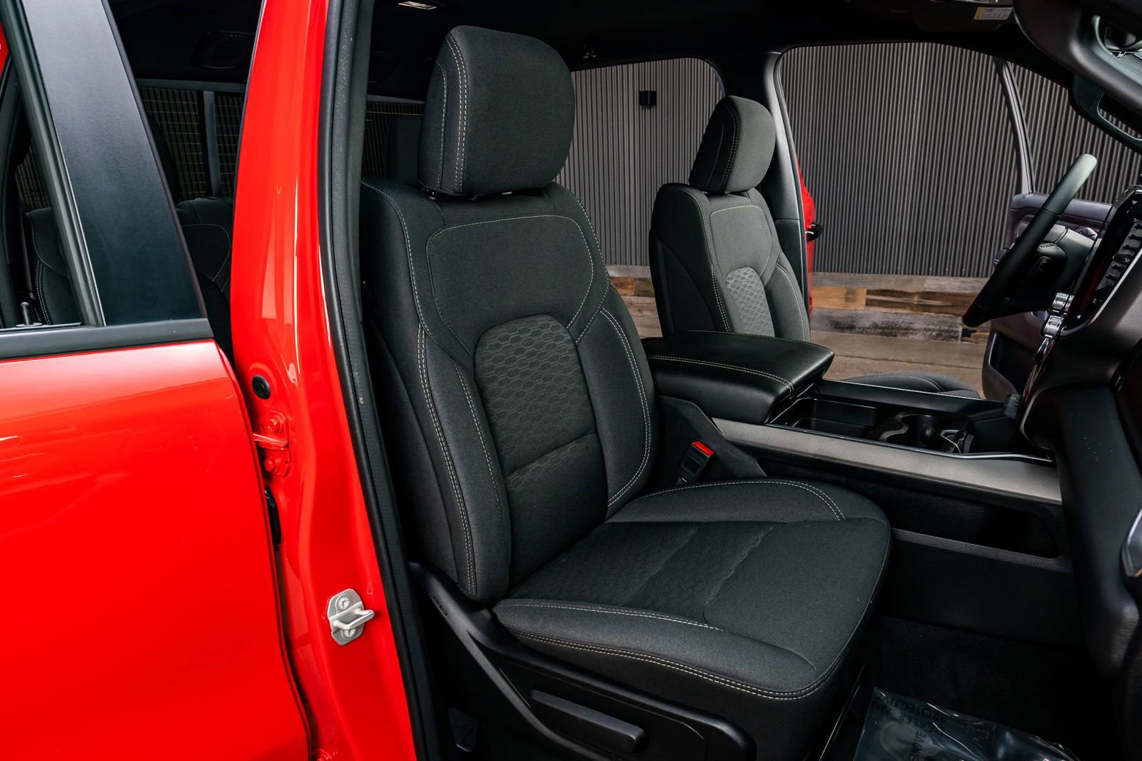 Used 2025 RAM 1500 Big Horn image 31