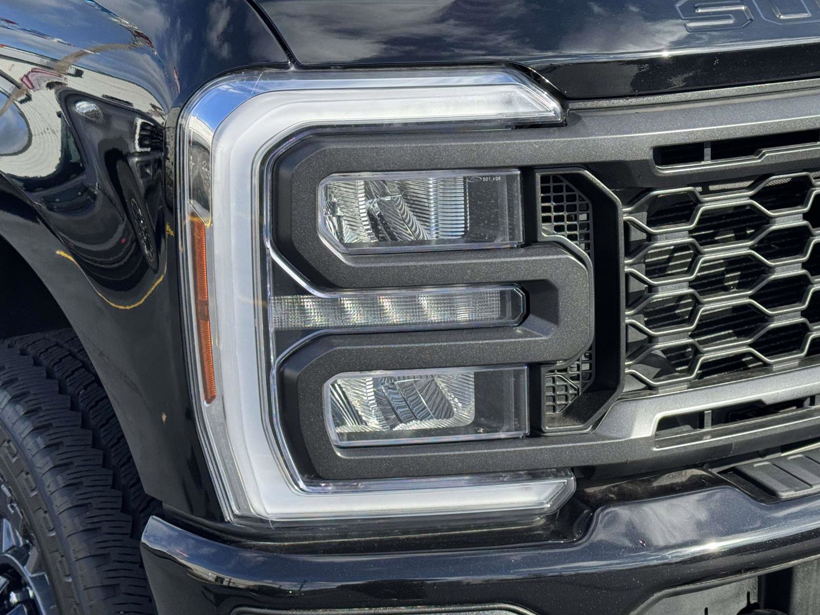 Used 2024 Ford F350 Lariat w/ Sport Appearance Package image 8