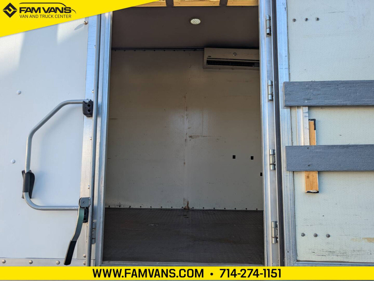 Used 2015 Ford F550 2WD Regular Cab Super Duty image 22