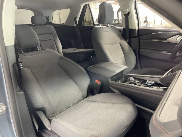 Used 2025 Ford Explorer Active AWD/4WD image 29