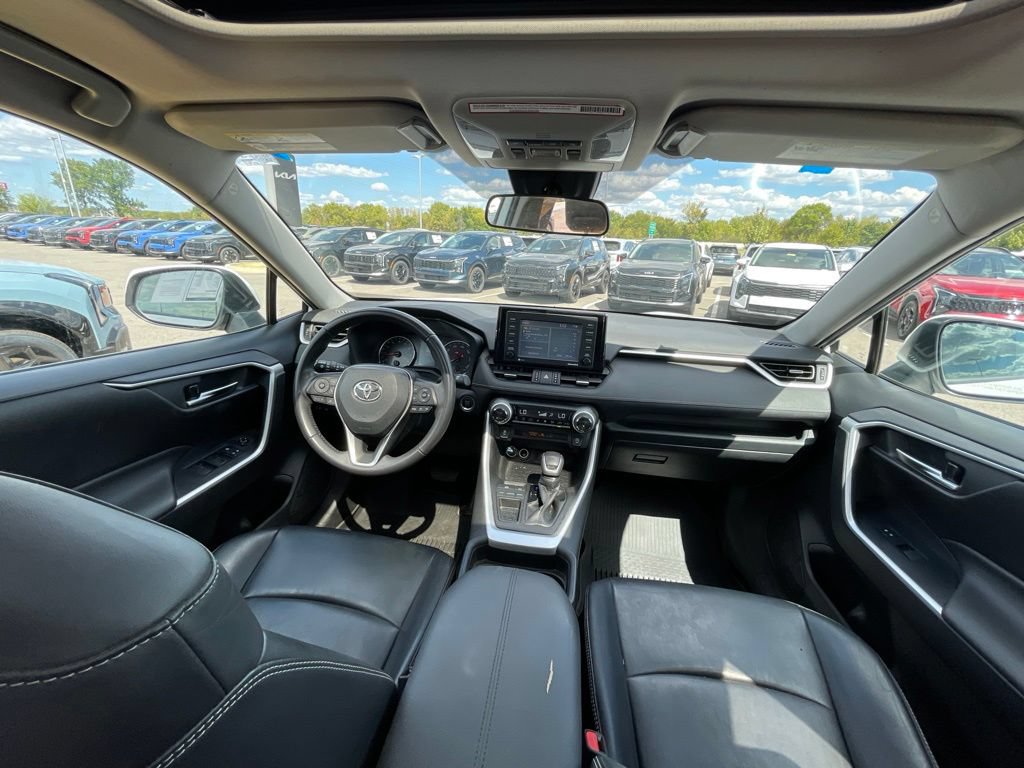 Used 2020 Toyota RAV4 XLE Premium FWD image 20