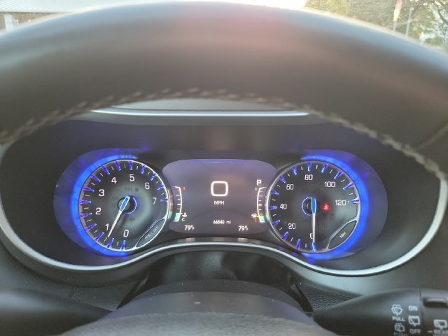 Used 2024 Chrysler Pacifica Touring-L FWD image 17