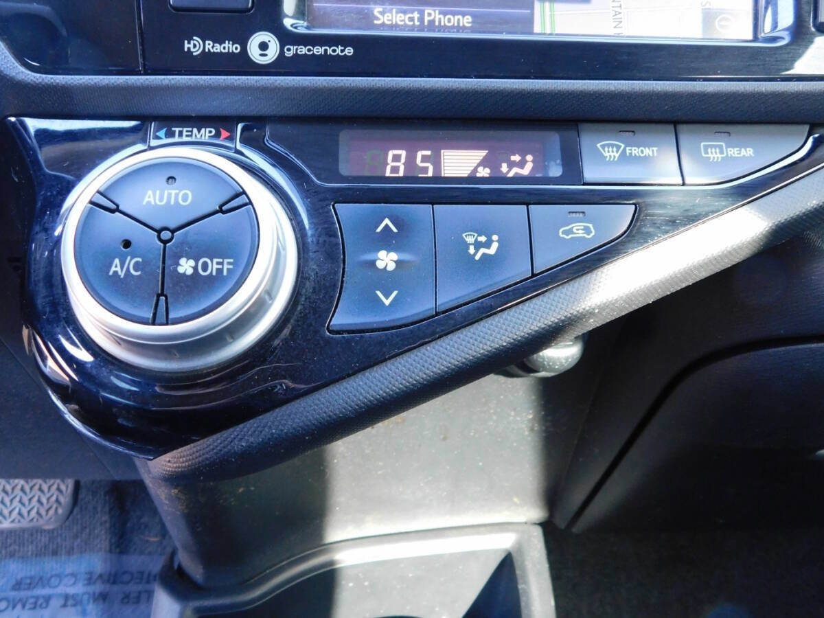 Used 2015 Toyota Prius C Three image 11