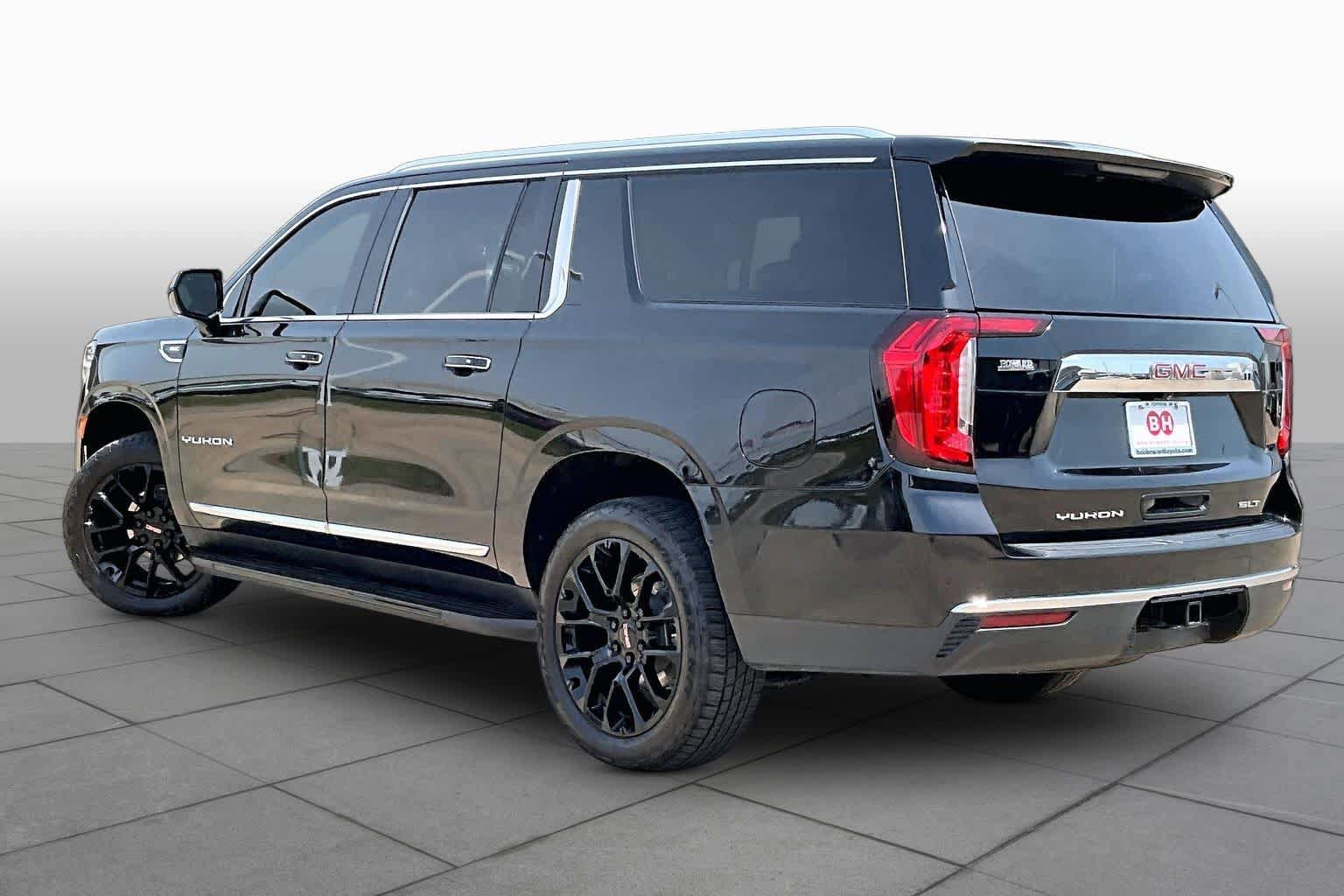 Used 2023 GMC Yukon XL SLT AWD/4WD image 12
