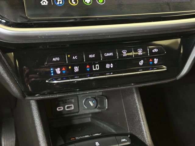 Used 2023 Chevrolet Bolt EUV LT w/ Convenience Package FWD image 29