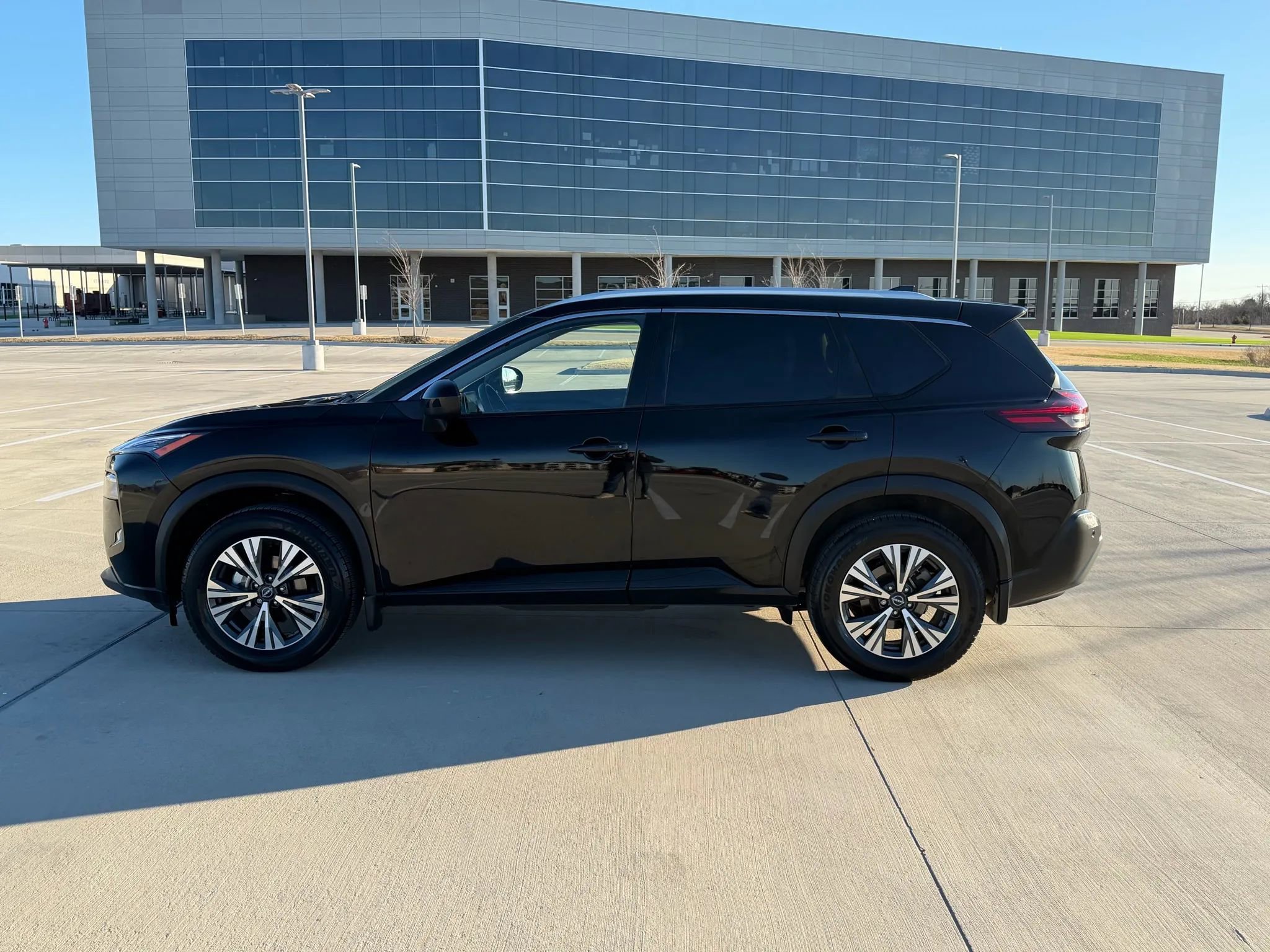 Used 2023 Nissan Rogue SV w/ SV Premium B Package image 7